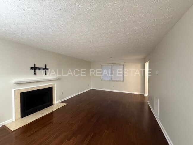 Foto del edificio - LOVELY 3 BEDROOM, 2.5 BATHROOM HOME IN ROCKY HILL AREA!!