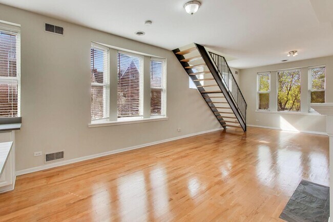 Foto del edificio - 1481 W Irving Park Rd