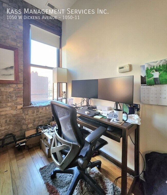 Building Photo - 1050 W Dickens Ave