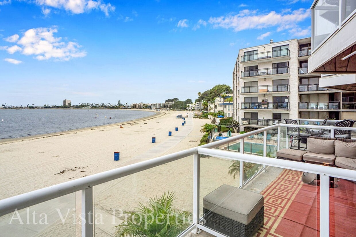 Primary Photo - Fully remodeled! Live at the Bay with insa...