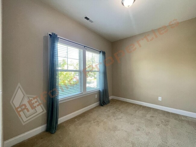 Building Photo - Lovely 3 Story 3 Bedroom 3.5 Bath 1 Car-Ga...