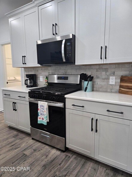 Foto del edificio - 8958 Parrot Pl