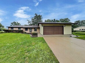 Building Photo - 16400 Sherwood Dr