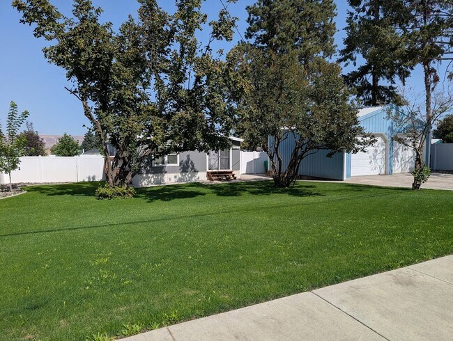 Building Photo - 2021 Grelle Ave