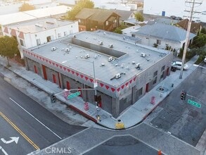 Building Photo - 1100 E 7th St
