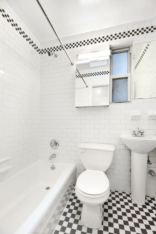 Building Photo - 122 E 27th St