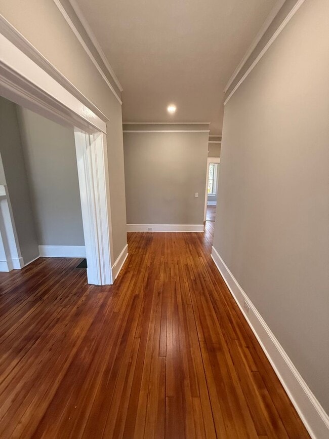 Building Photo - 4 Bedroom Fully Remodeled House Located in Five Points!