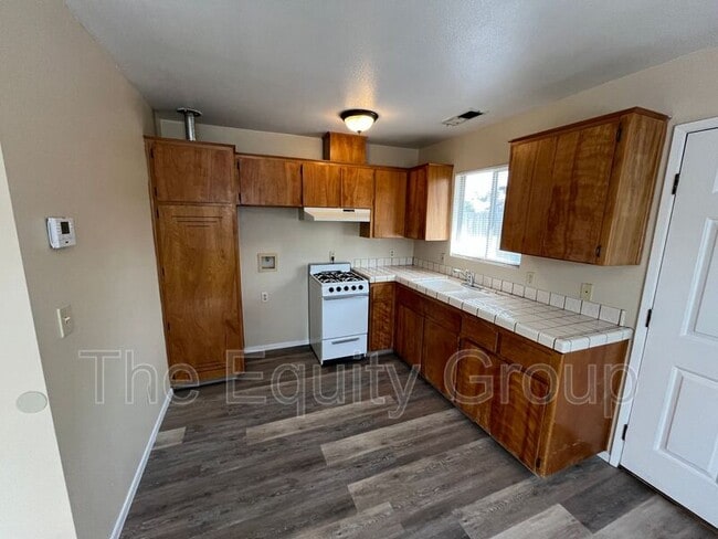 Building Photo - 62 N Villa St