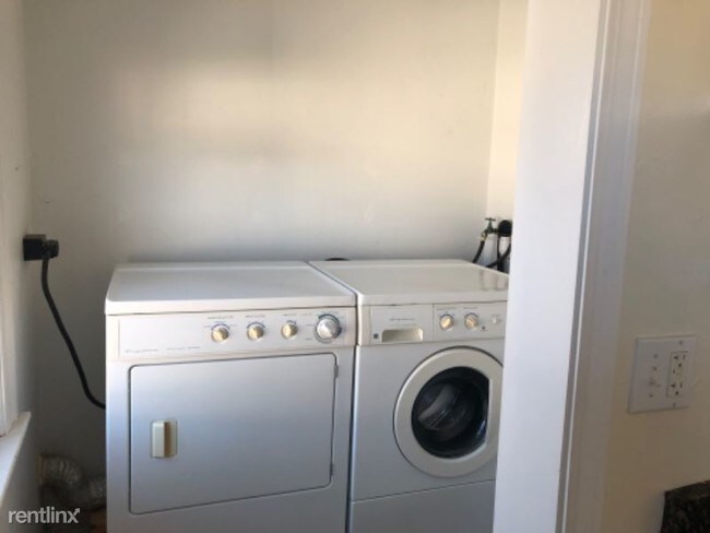 Building Photo - 3 br, 1 bath Condo - 14 stevens road 3 Unit 3