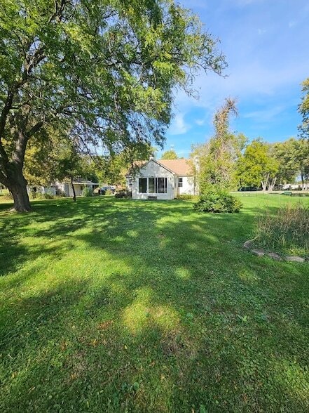 Building Photo - 28243 W Fox River Rd