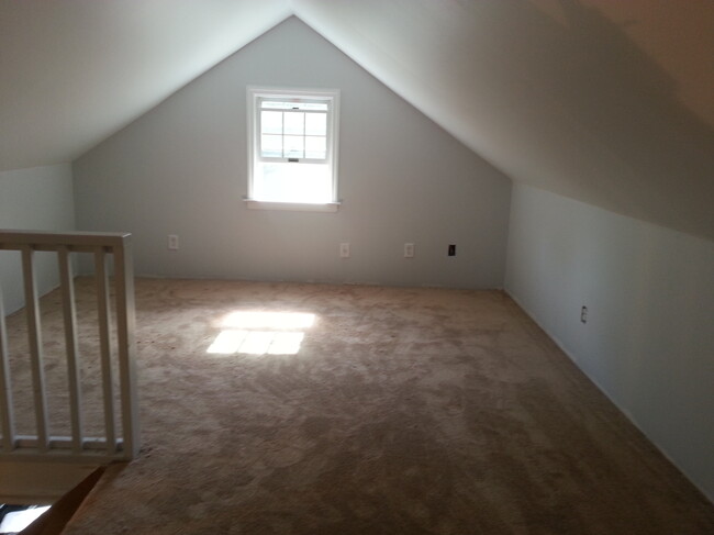 Loft / Upstairs Bedroom - 2 Ridgeway Blvd