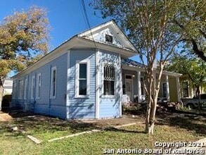 Building Photo - 203 Devine St