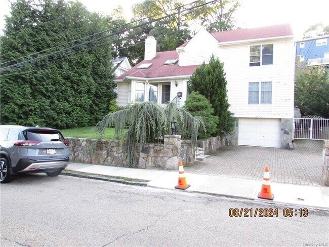 Building Photo - 25 Lefferts Rd