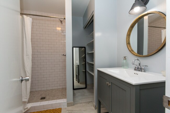 Foto del edificio - 415 11th Ave NE
