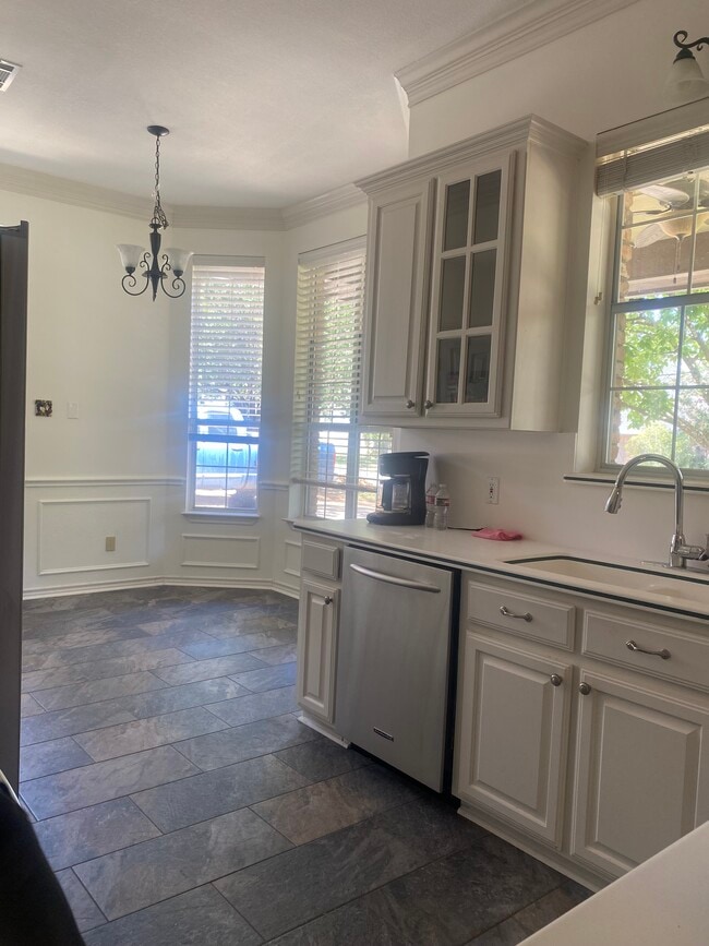 Building Photo - 148 Pinehurst Dr