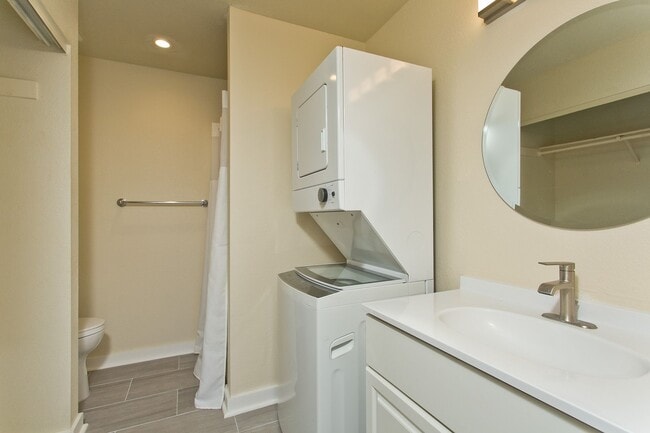 Building Photo - Beautiful Studeio in Royal Palm @ Waipio IV