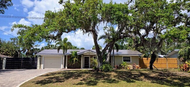 Building Photo - 2115 Alvarado Ln