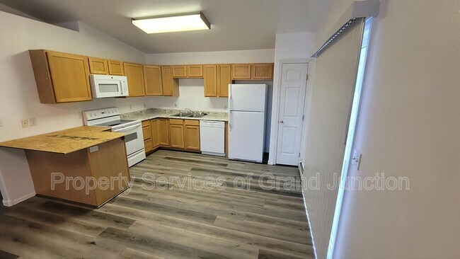 Building Photo - 2928 Kennedy Ave
