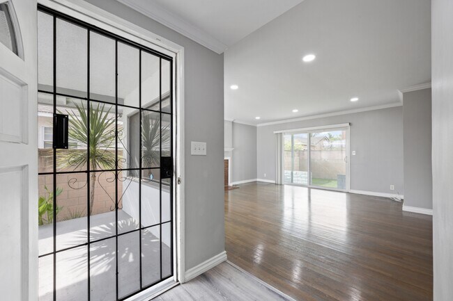 Foto del edificio - 13921 Daphne Ave