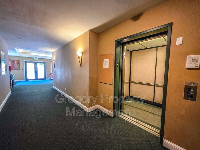 Foto del edificio - 12439 Totem Lake Way