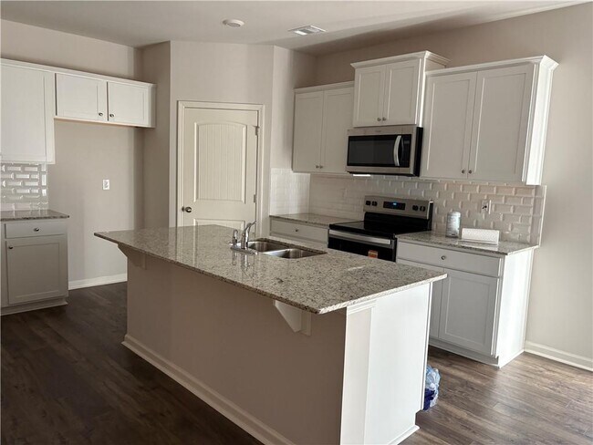 Building Photo - 30 Rustin Rdg