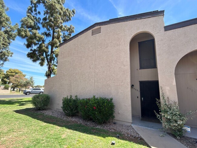 Foto del edificio - 4501 W Continental Dr