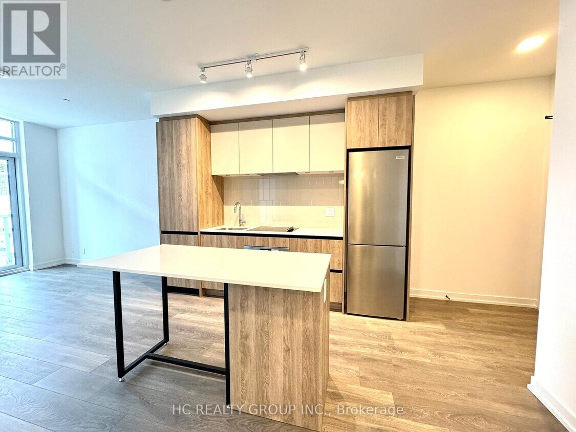 Photo principale - 8-808 Beverley Glen Blvd