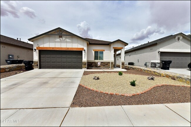 Foto del edificio - 15237 Ambition Ave