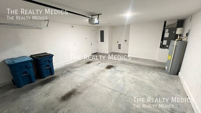 Foto del edificio - 182 Hillock Ave NW