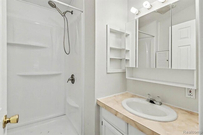 Foto del edificio - 1295 W Cook Rd