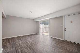 Building Photo - Woodland Creek Townhomes and Apartments