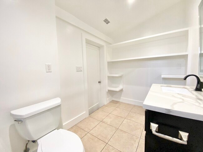 Foto del edificio - 13644 Terra Bella St Arleta, CA 91331