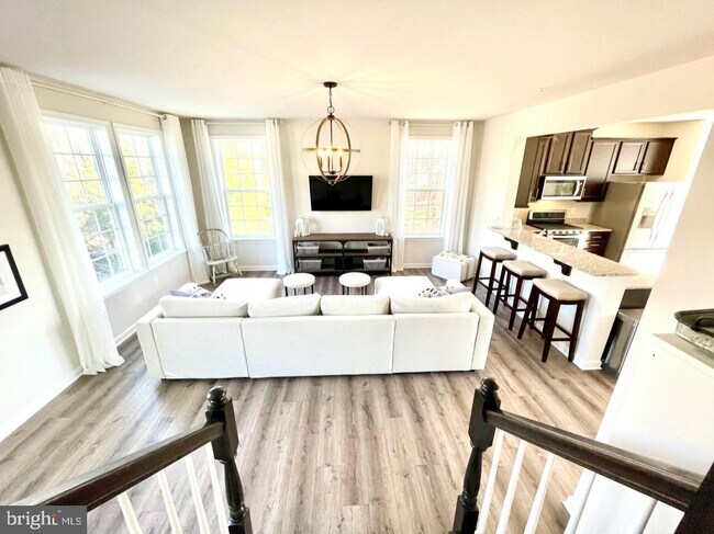 Foto del edificio - 9015 ELDERWOOD Pl