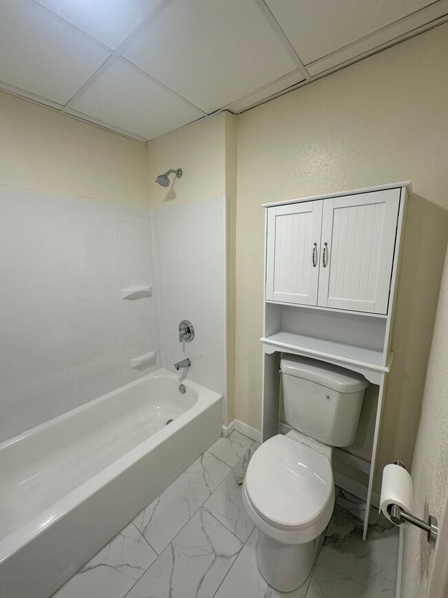 Building Photo - 823 N 5th St