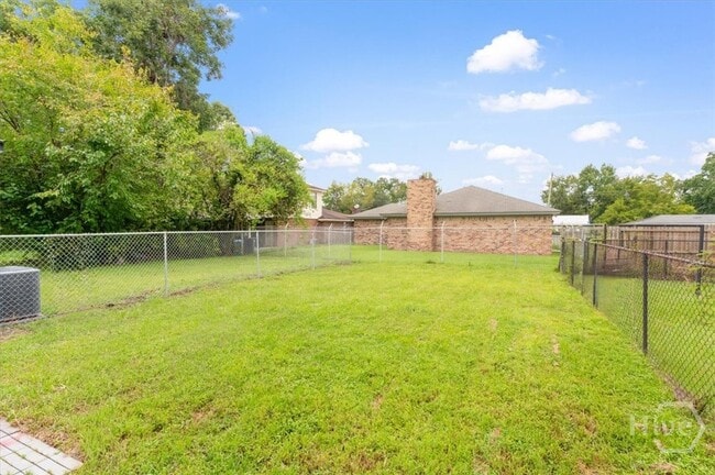 Building Photo - 2120 Krenson St