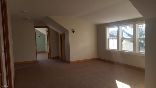 Building Photo - 2 br, 1 bath Triplex - 1717 1/2 Hammond Ave