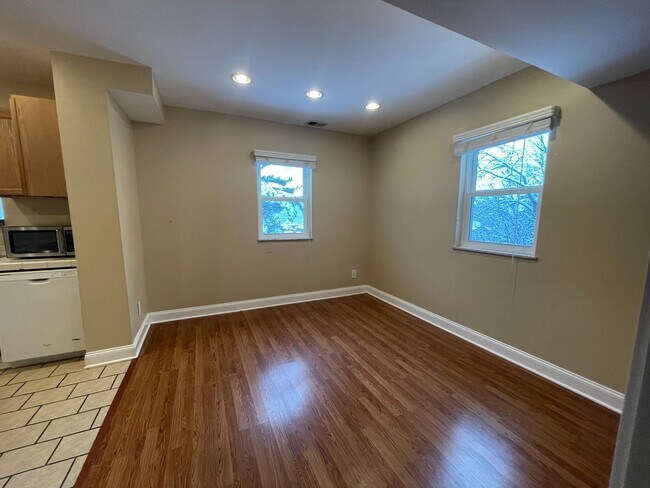 Building Photo - 1015 Rice Avenue (Full Service)