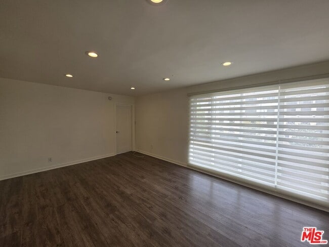 Building Photo - 1635 S Beverly Glen Blvd