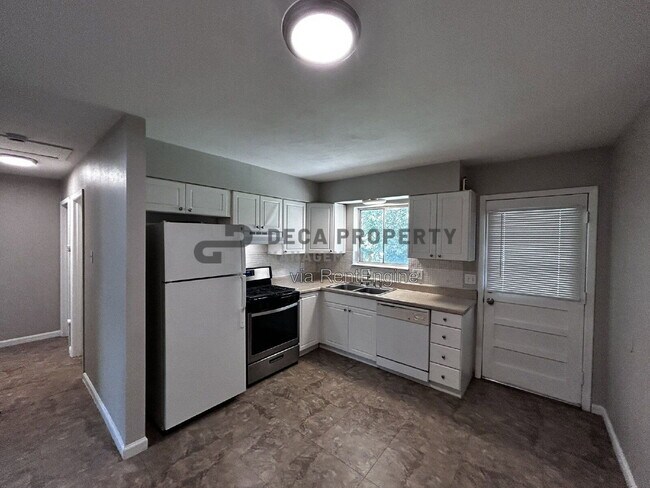 Building Photo - 3937 Sims Ave
