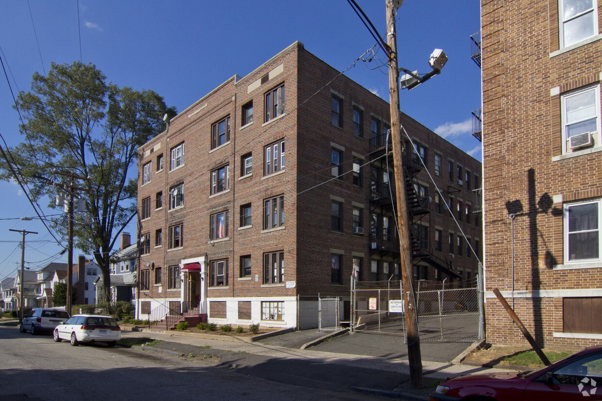 Building Photo - Bridgeport Gardens