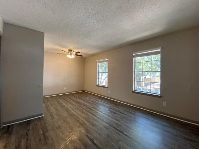 Building Photo - 1200 S Loop 336 W