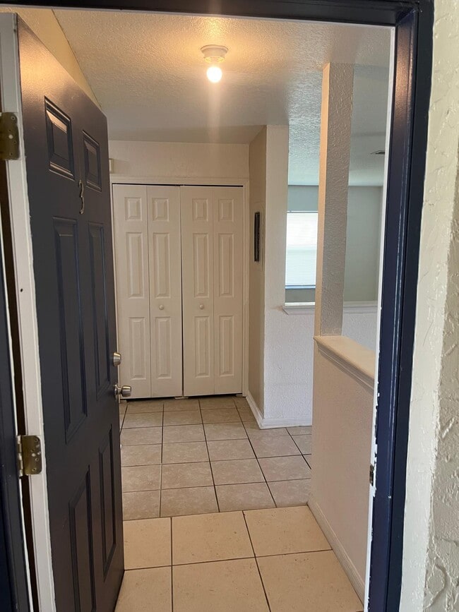Building Photo - 4300 Hector Ct
