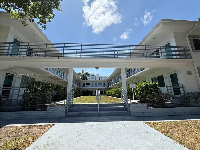 Building Photo - 9270 E Bay Harbor Dr