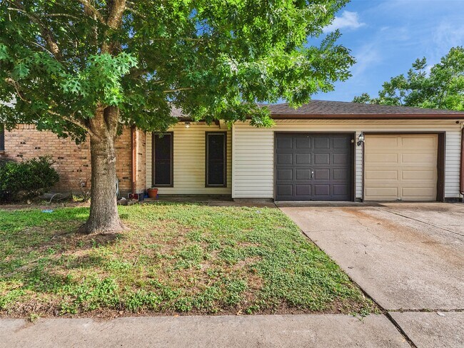 Building Photo - 4002 Thistledown Dr