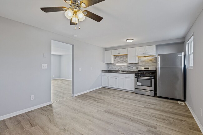 Building Photo - 1616 E 25th Ave