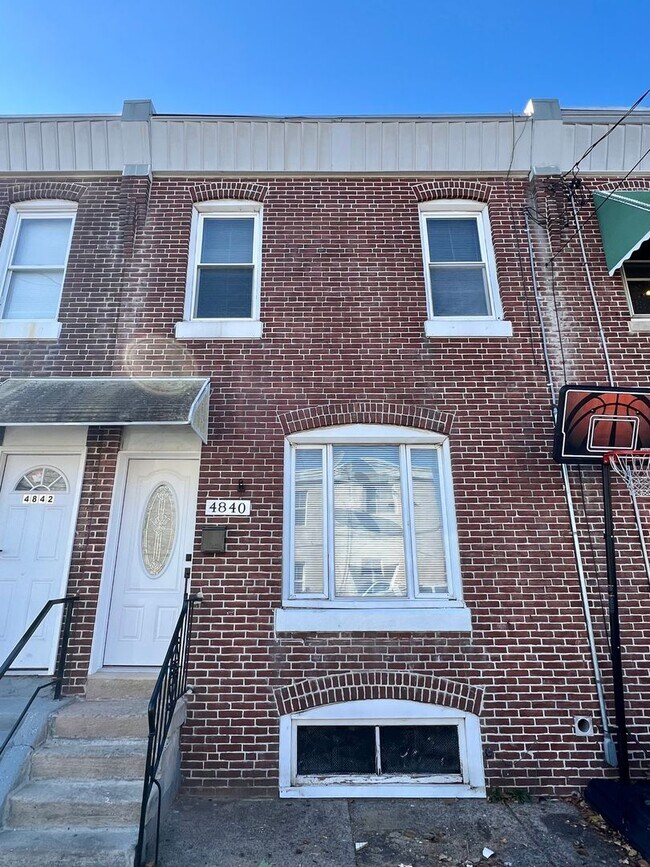 Foto del edificio - Recently Renovated 3-Bedroom Townhome in T...