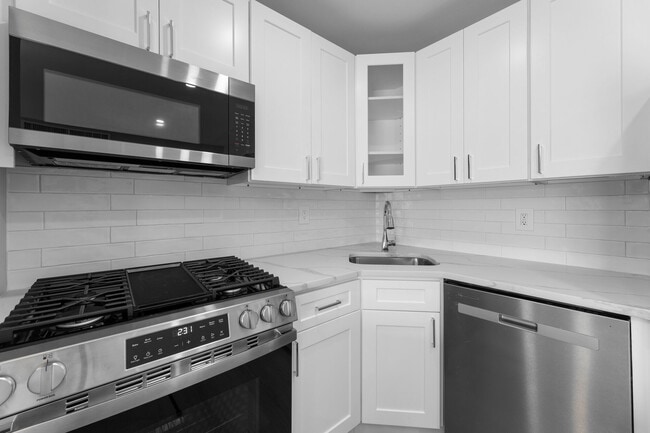 Building Photo - The Crossings at Plainsboro