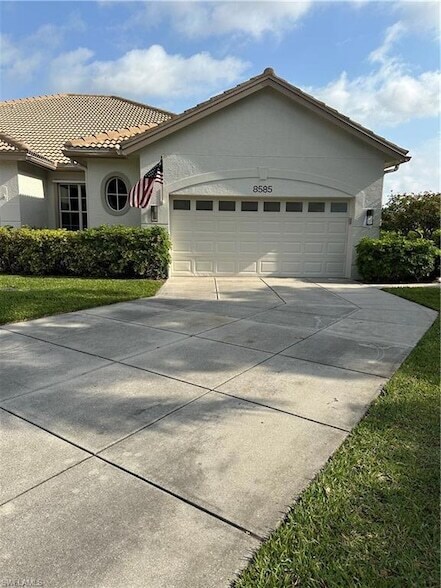 Foto del edificio - 8564 Fairway Bend Dr