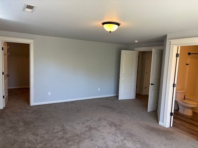 Building Photo - 3 Bedroom House with Large Bonus Room and ...