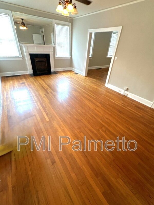 Foto del edificio - 1419 Axtell Dr